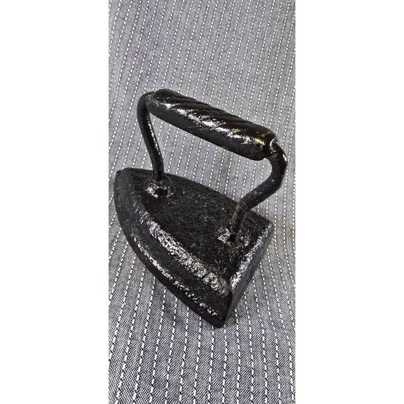 Vintage NO. 7 Sad Iron - Picture 2 of 9